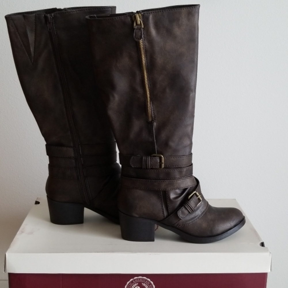 NWT boots with heel